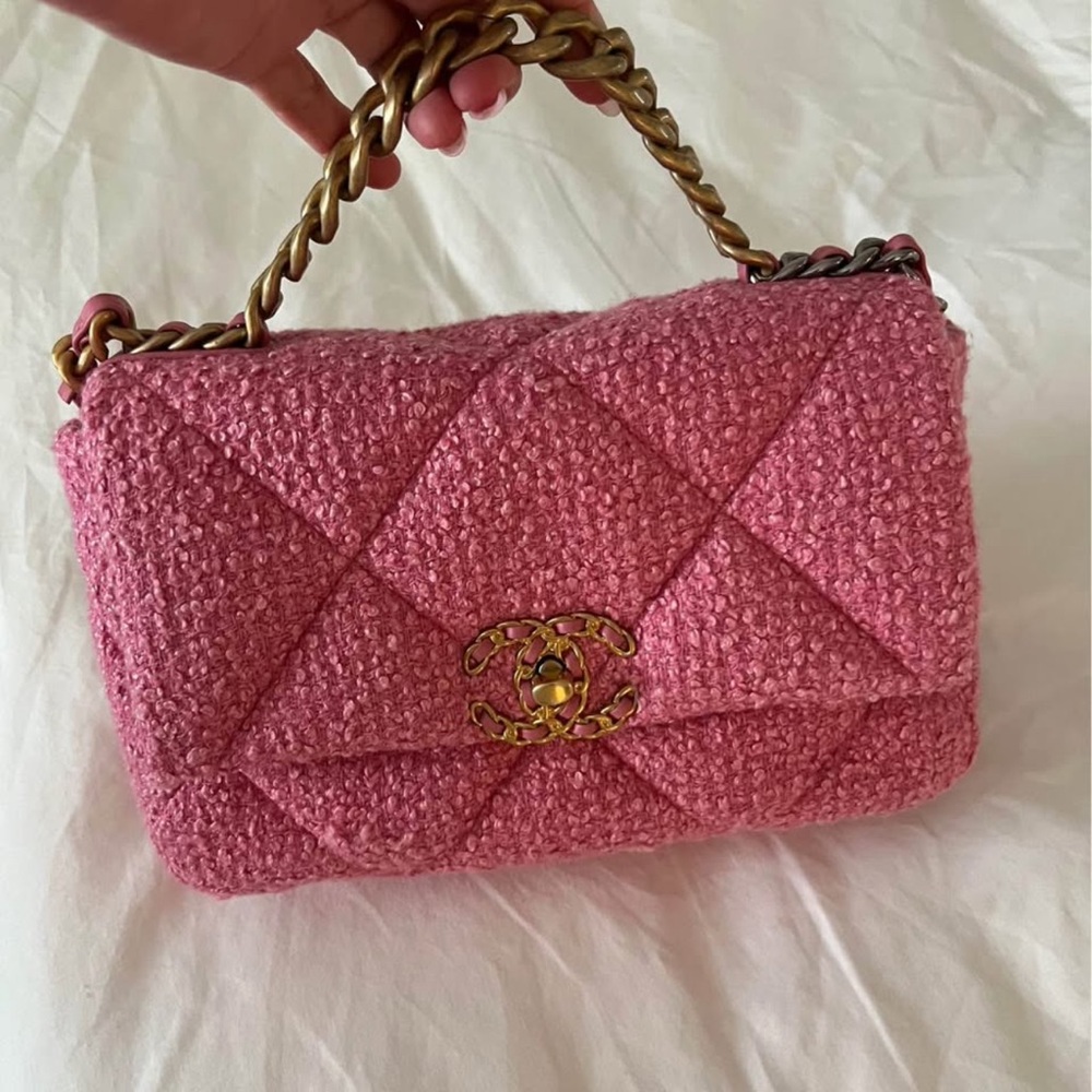 SOLD‼️‼️ Chanel 19 series, pink tweed with gold and metal hardware size Medium